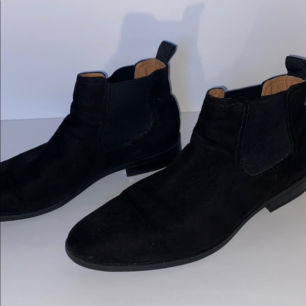 Men’s black suede Chelsea Boots